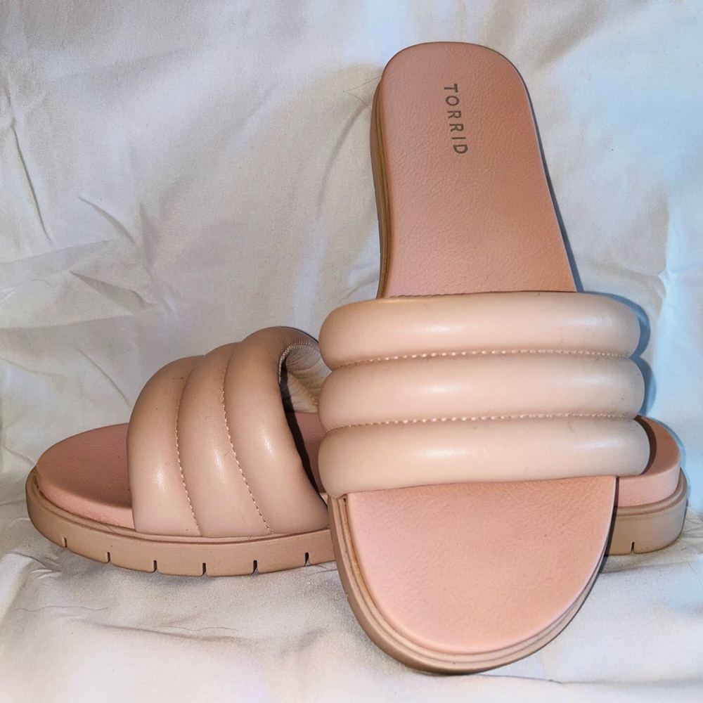 Torrid puffy slide 10.5 WW